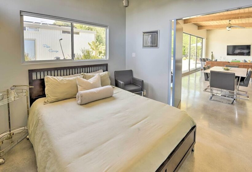 Palm Springs Home W/ Private Pool & Hot Tub!