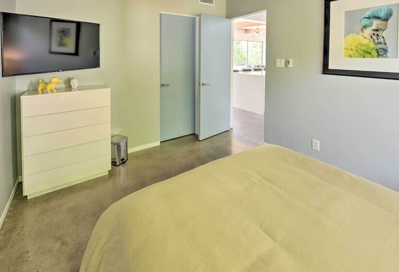 Palm Springs Home W/ Private Pool & Hot Tub!