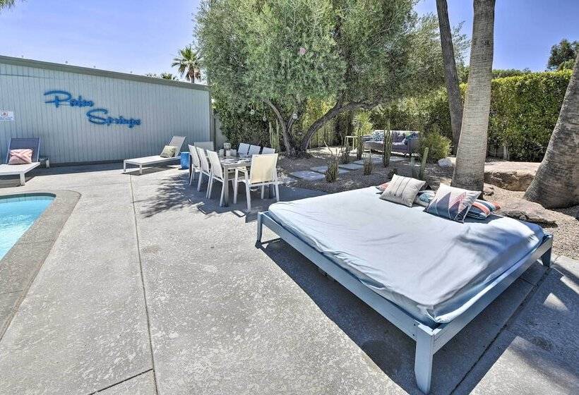 Palm Springs Home W/ Private Pool & Hot Tub!