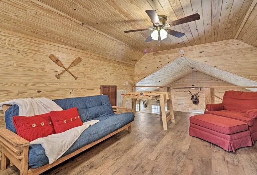 Peaceful Family Cabin On 10 Acres W/ Game Room!
