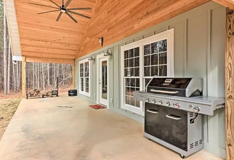 Peaceful Family Cabin On 10 Acres W/ Game Room!