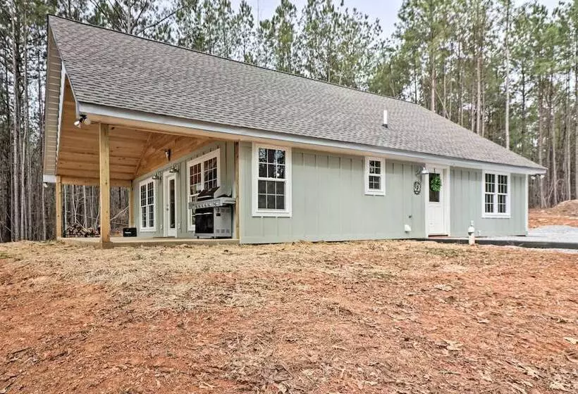 Peaceful Family Cabin On 10 Acres W/ Game Room!