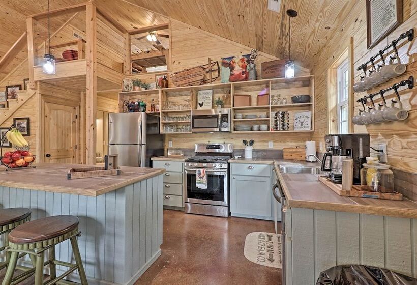 Peaceful Family Cabin On 10 Acres W/ Game Room!