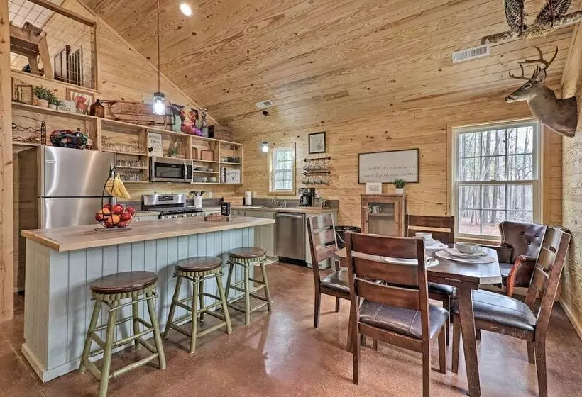 Peaceful Family Cabin On 10 Acres W/ Game Room!