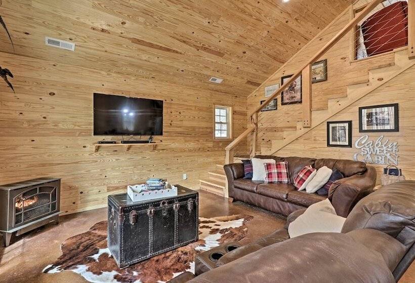 Peaceful Family Cabin On 10 Acres W/ Game Room!