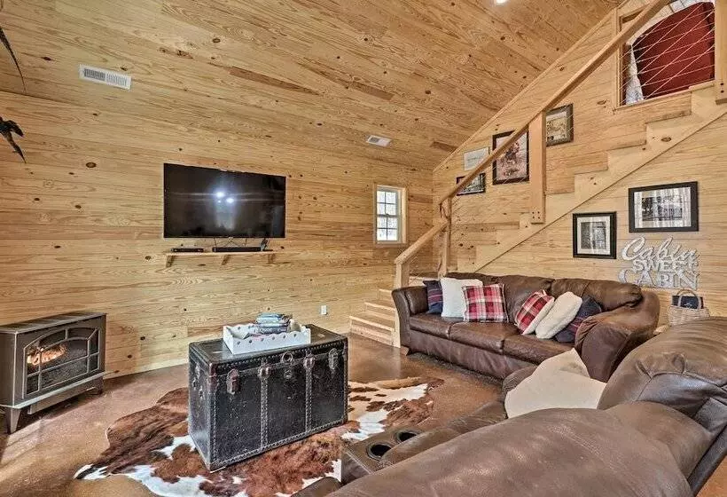 Peaceful Family Cabin On 10 Acres W/ Game Room!