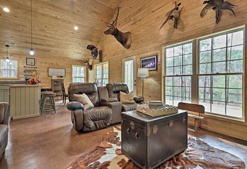 Peaceful Family Cabin On 10 Acres W/ Game Room!