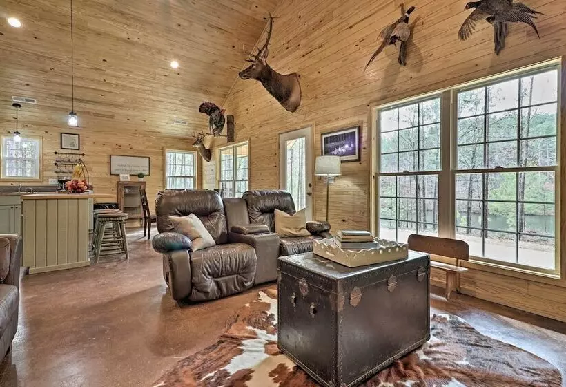 Peaceful Family Cabin On 10 Acres W/ Game Room!
