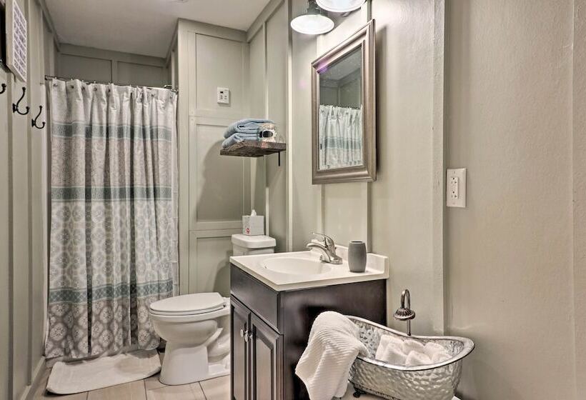 Peaceful Family Cabin On 10 Acres W/ Game Room!