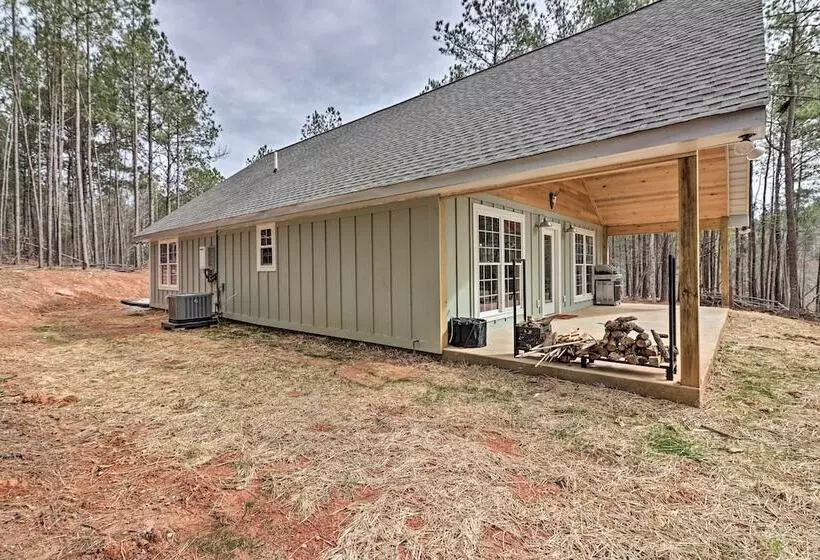 Peaceful Family Cabin On 10 Acres W/ Game Room!