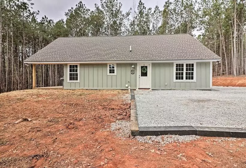 Peaceful Family Cabin On 10 Acres W/ Game Room!