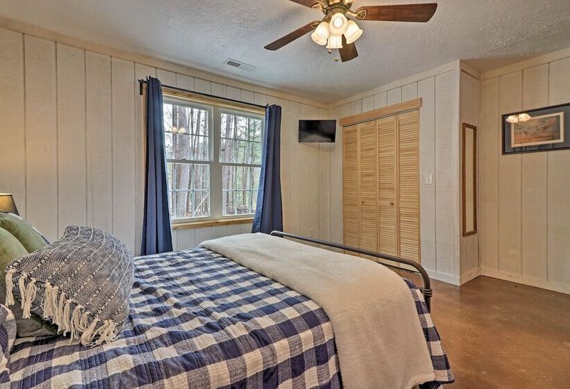 Peaceful Family Cabin On 10 Acres W/ Game Room!