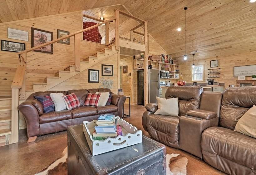 Peaceful Family Cabin On 10 Acres W/ Game Room!