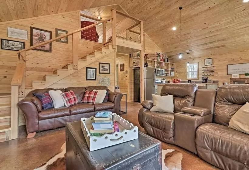Peaceful Family Cabin On 10 Acres W/ Game Room!