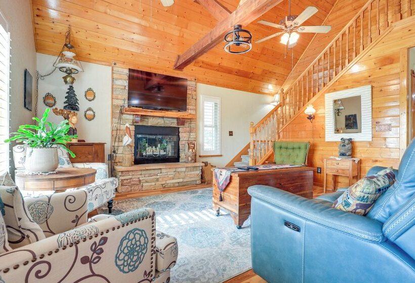 Pet Friendly Canyon Lake Cabin, 1 Mi To Water!