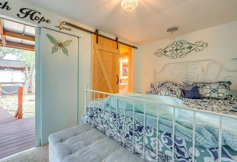 Pet Friendly Canyon Lake Cabin, 1 Mi To Water!