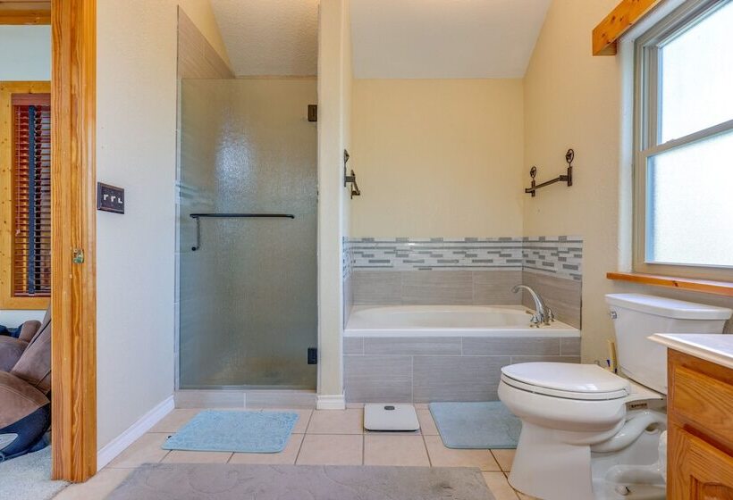 Pet Friendly Canyon Lake Cabin, 1 Mi To Water!