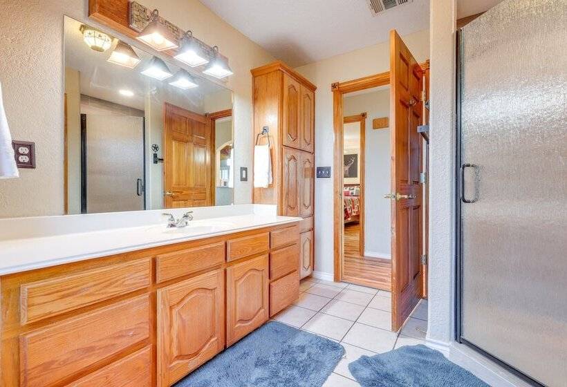 Pet Friendly Canyon Lake Cabin, 1 Mi To Water!