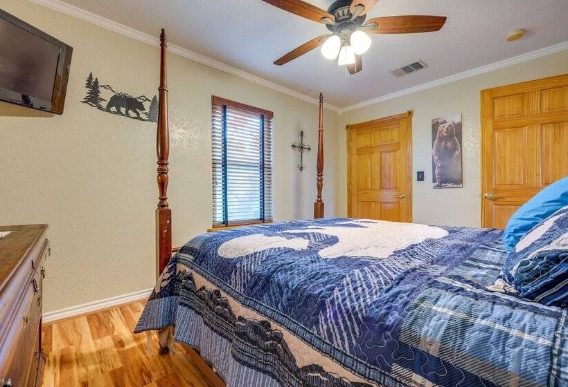 Pet Friendly Canyon Lake Cabin, 1 Mi To Water!