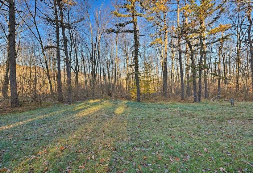 Resort Perks & Lake Access: Poconos Retreat