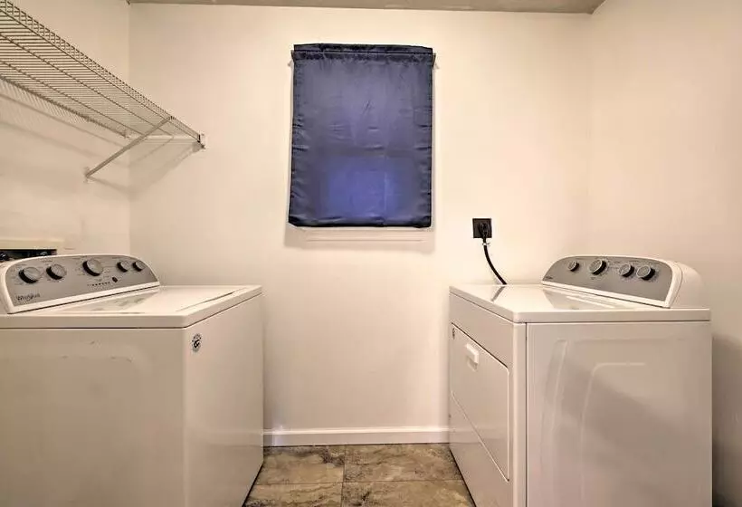 Resort Perks & Lake Access: Poconos Retreat