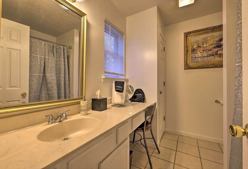 Resort Perks & Lake Access: Poconos Retreat