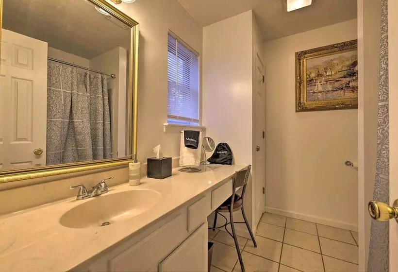 Resort Perks & Lake Access: Poconos Retreat