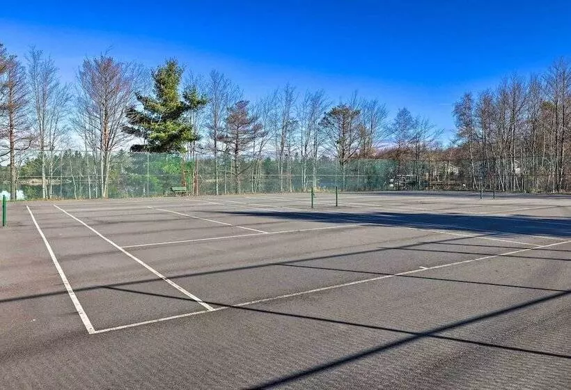 Resort Perks & Lake Access: Poconos Retreat