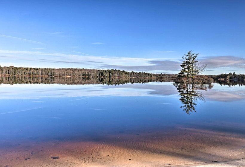 Resort Perks & Lake Access: Poconos Retreat