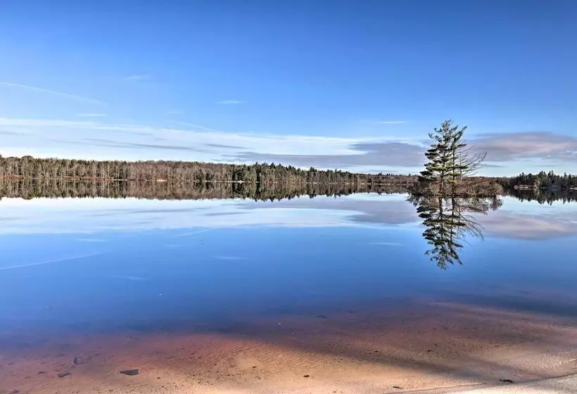 Resort Perks & Lake Access: Poconos Retreat