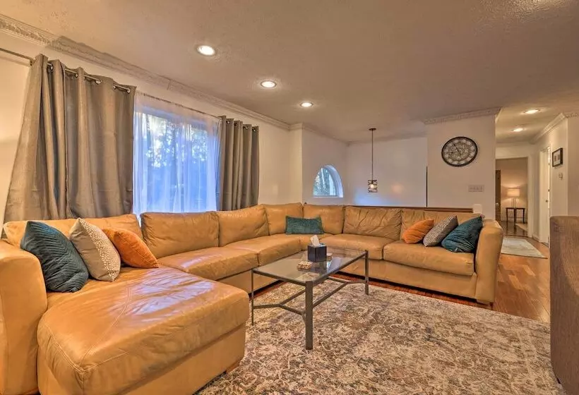 Resort Perks & Lake Access: Poconos Retreat