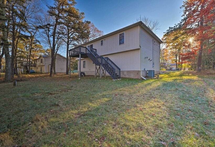 Resort Perks & Lake Access: Poconos Retreat