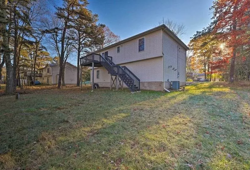 Resort Perks & Lake Access: Poconos Retreat