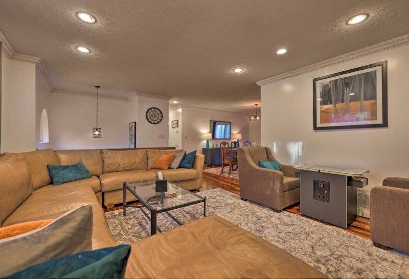 Resort Perks & Lake Access: Poconos Retreat