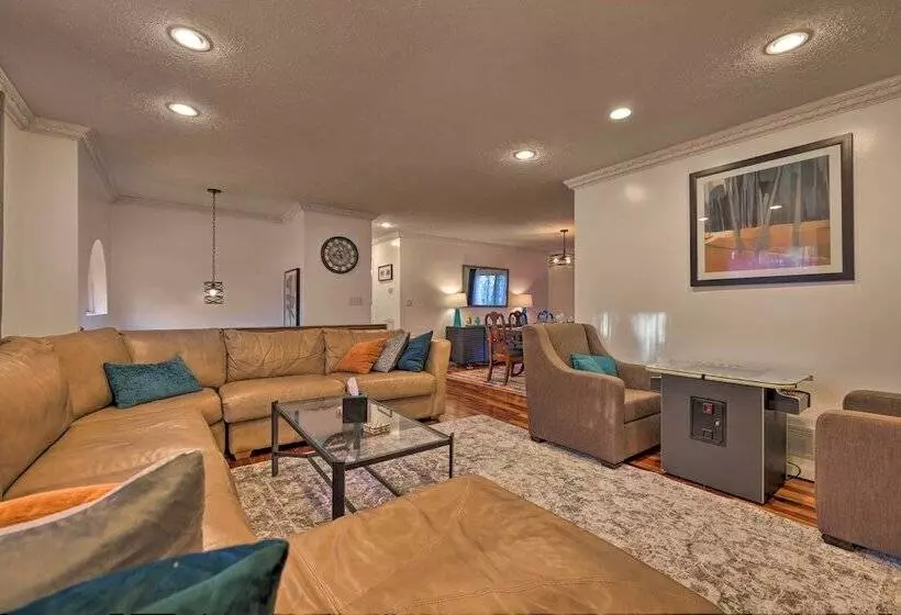 Resort Perks & Lake Access: Poconos Retreat