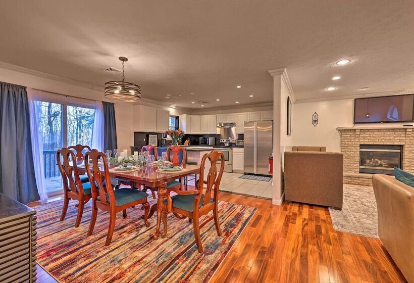 Resort Perks & Lake Access: Poconos Retreat