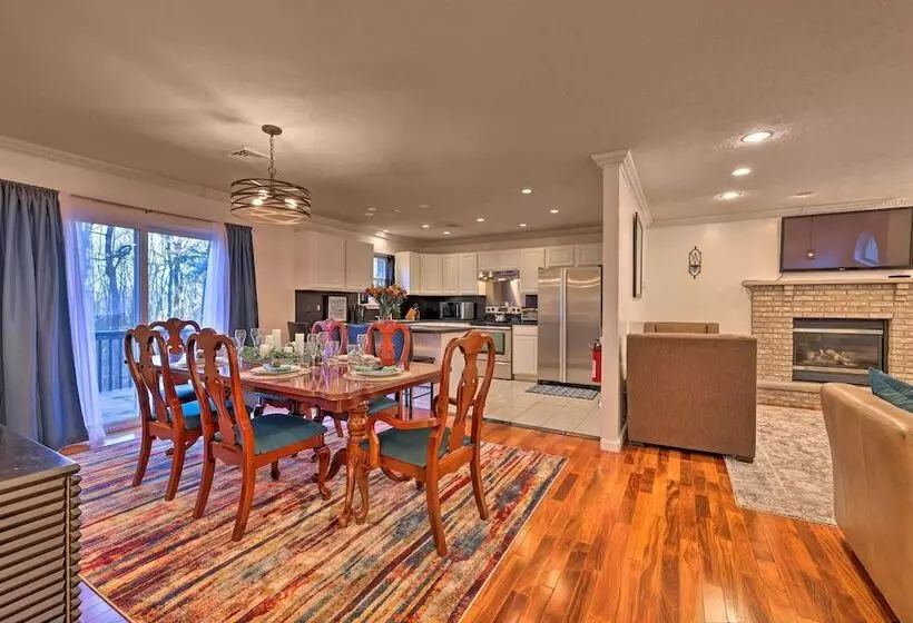 Resort Perks & Lake Access: Poconos Retreat