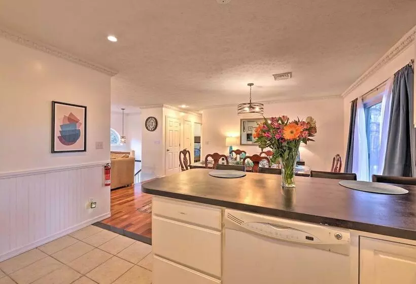 Resort Perks & Lake Access: Poconos Retreat