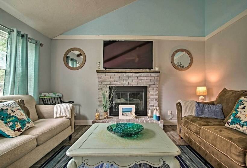 Quaint Dennis Home W/ Deck + Grill, Walk To Beach!