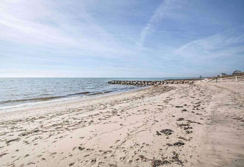 Quaint Dennis Home W/ Deck + Grill, Walk To Beach!