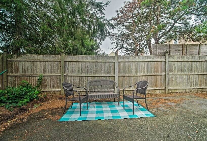 Quaint Dennis Home W/ Deck + Grill, Walk To Beach!