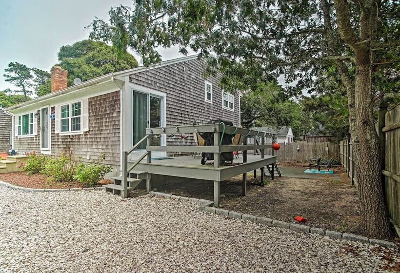 Quaint Dennis Home W/ Deck + Grill, Walk To Beach!
