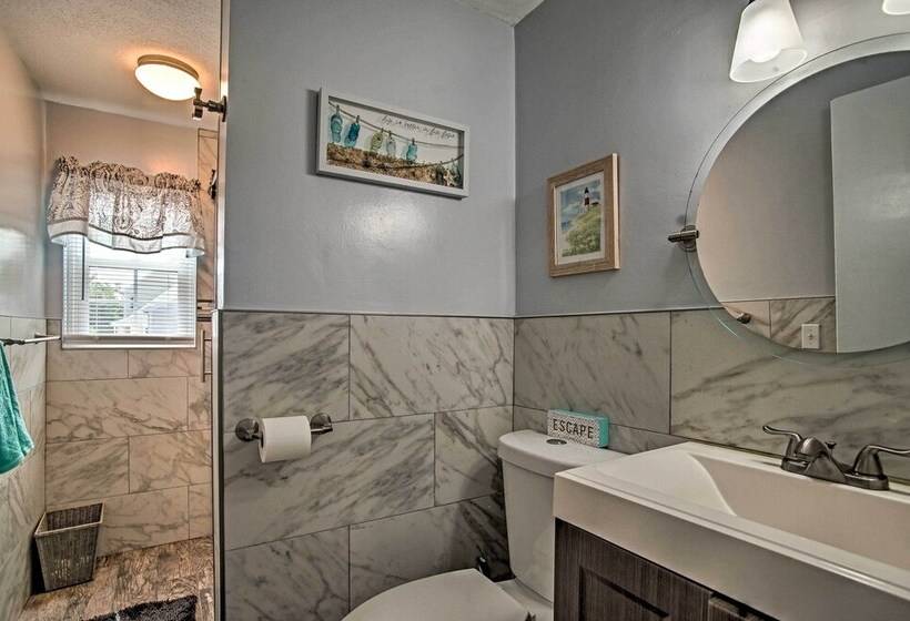 Quaint Dennis Home W/ Deck + Grill, Walk To Beach!