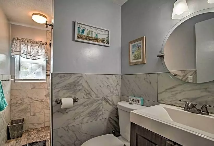 Quaint Dennis Home W/ Deck + Grill, Walk To Beach!