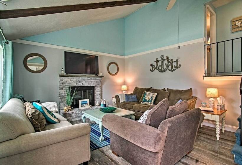 Quaint Dennis Home W/ Deck + Grill, Walk To Beach!