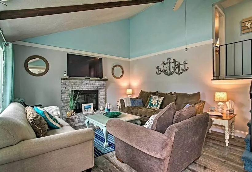 Quaint Dennis Home W/ Deck + Grill, Walk To Beach!