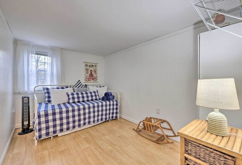 2 Mi To Coastline: Quaint Wellfleet Cottage!
