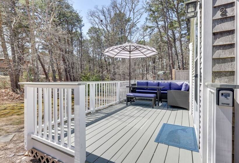 2 Mi To Coastline: Quaint Wellfleet Cottage!