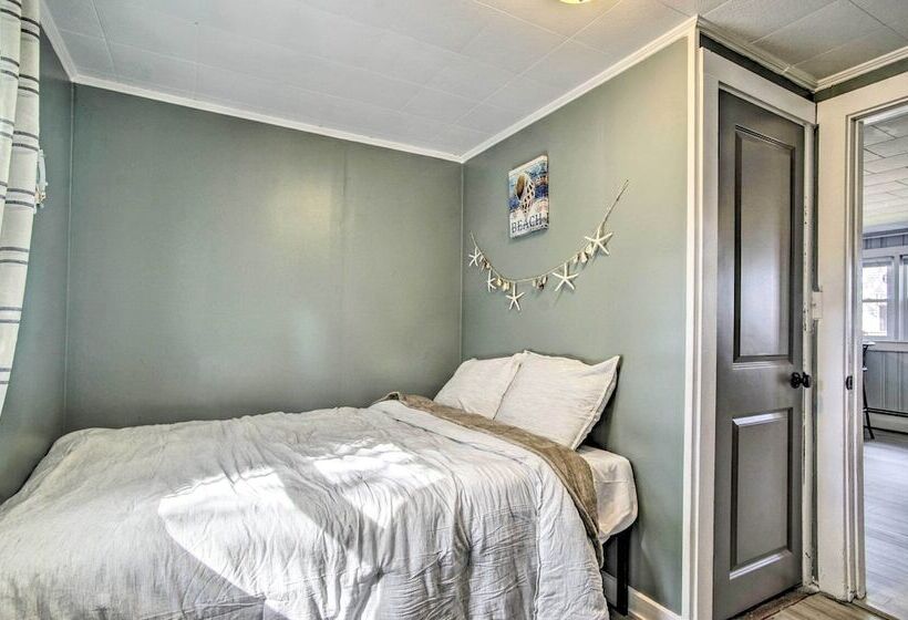 Buttermilk Cottage In Cape Cod: Steps To Beach