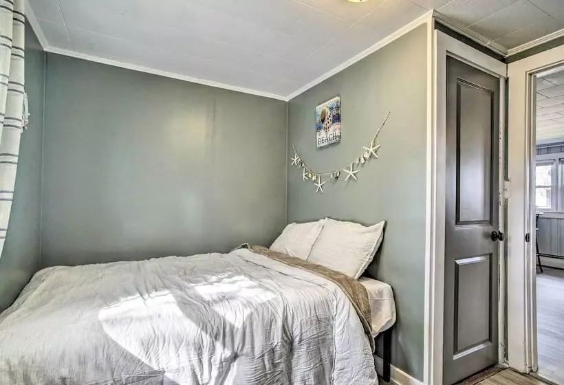 Buttermilk Cottage In Cape Cod: Steps To Beach